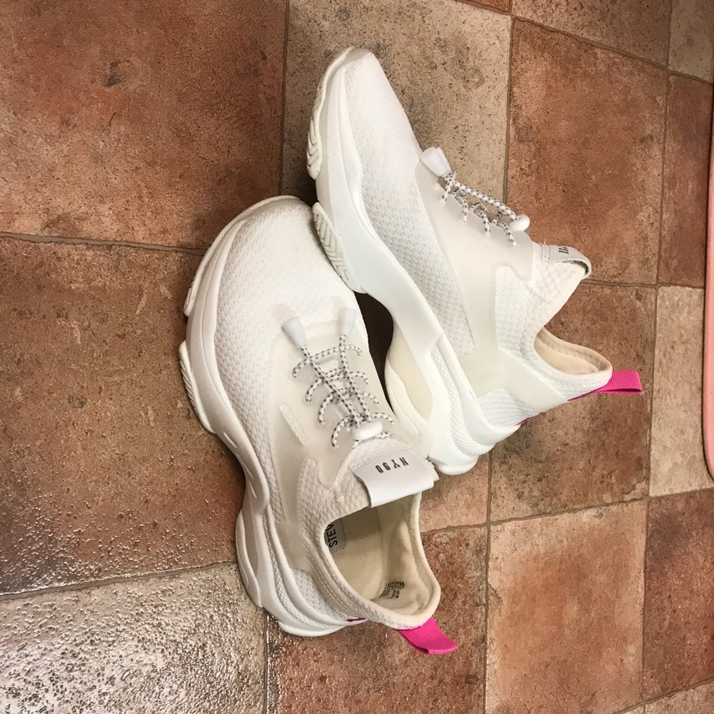 Steve Madden tennis shoes